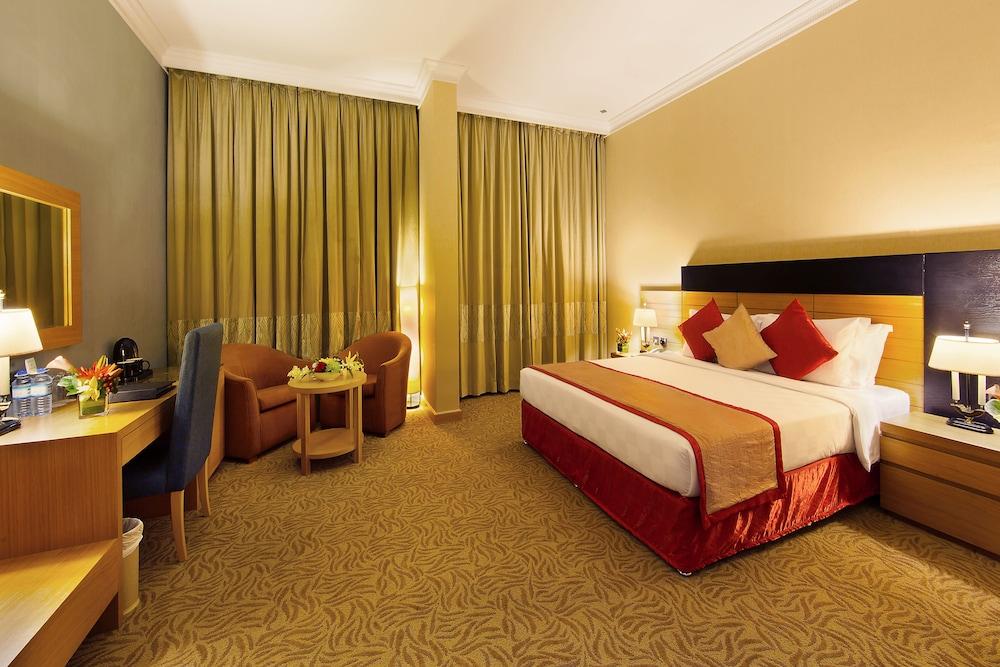 Lotus Grand Hotel 4*