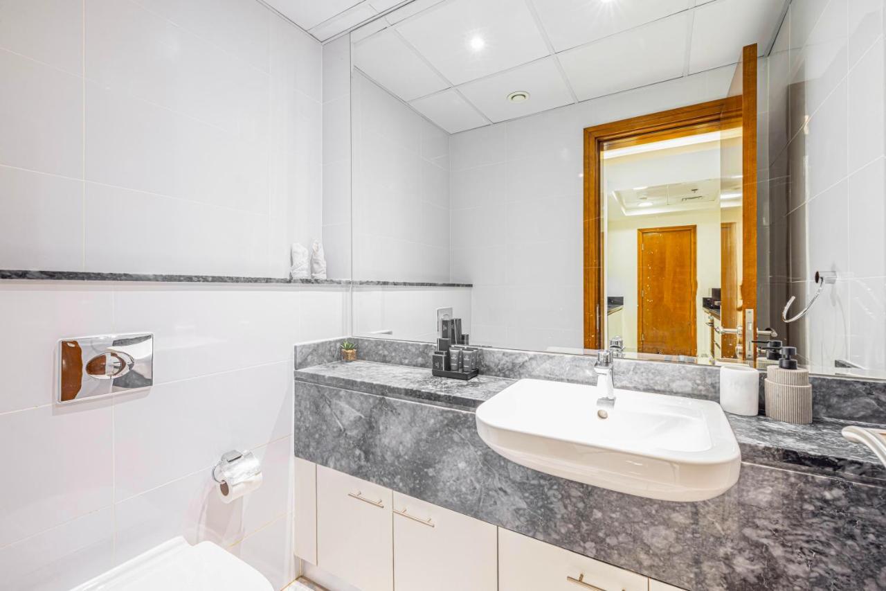 Daniels Canal View 1br In Meera Tower Dubai