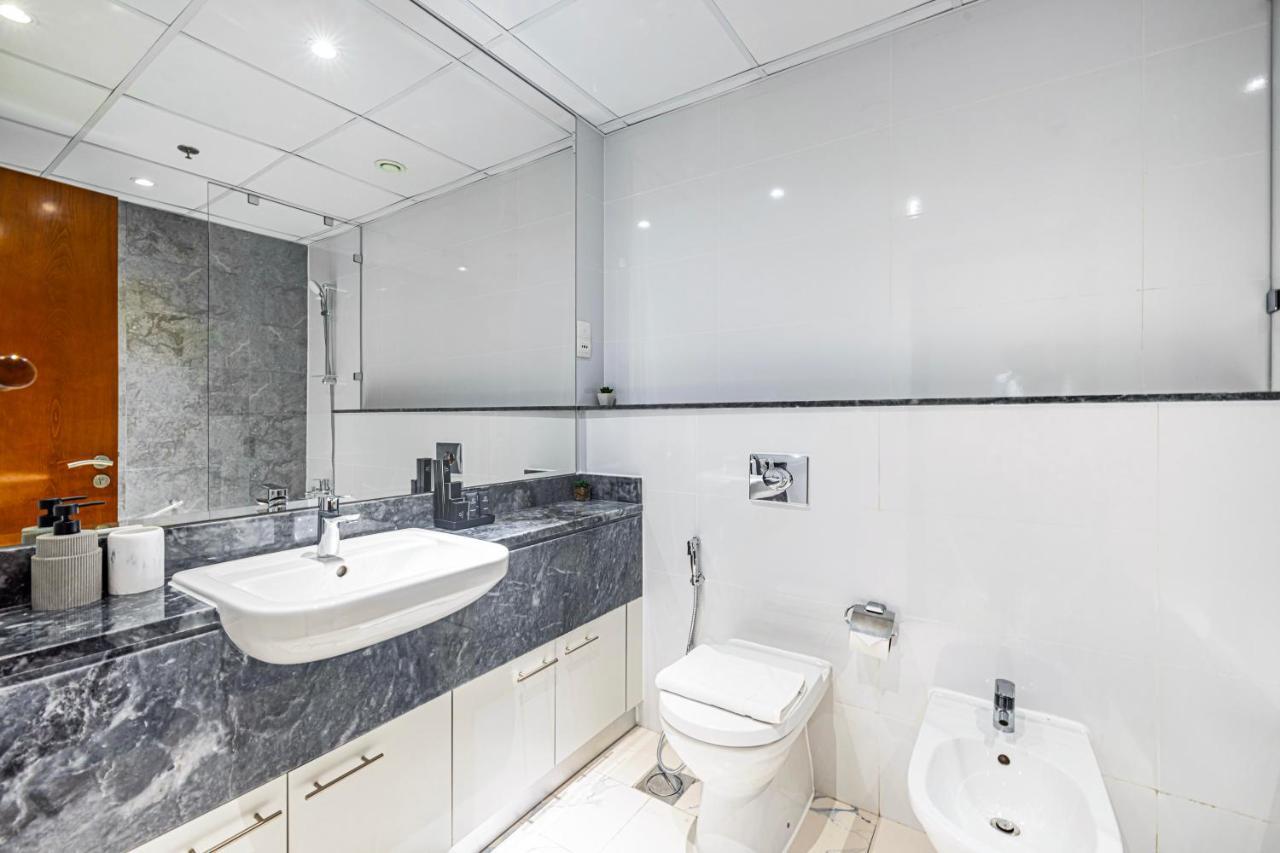 Daniels Canal View 1br In Meera Tower Dubai