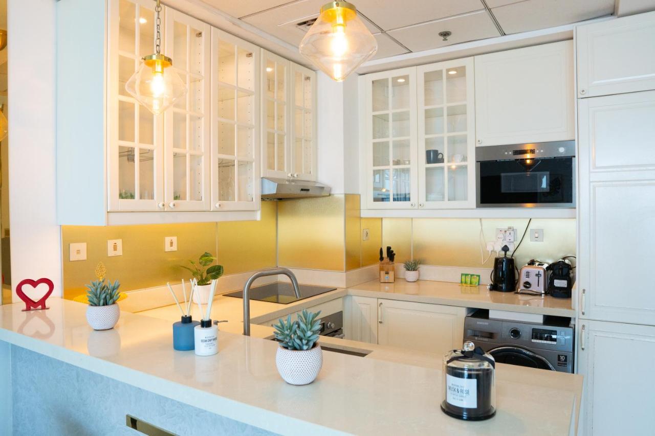 Veluxa - Designer 1 Bedroom With Sea View! * Dubai