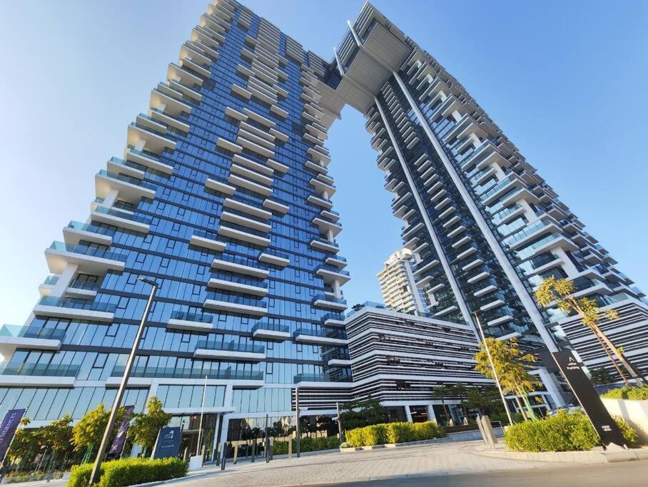 Alfa World Trade Centre 1br, Max Metro Station Apartment *