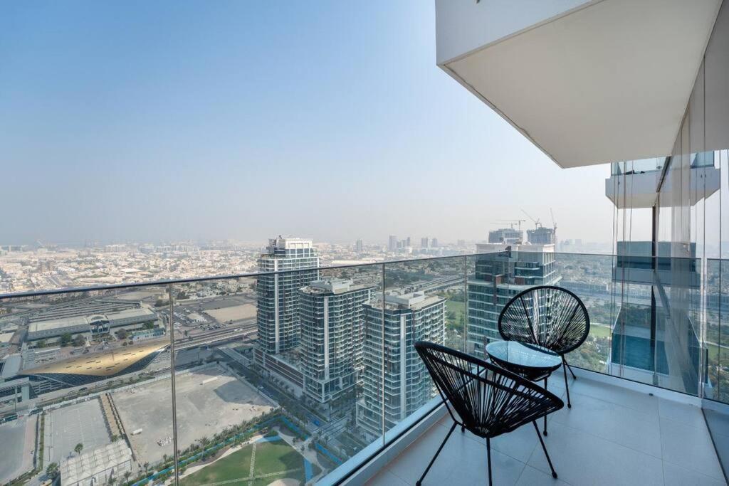 Apartment Alfa World Trade Centre 1br, Max Metro Station *