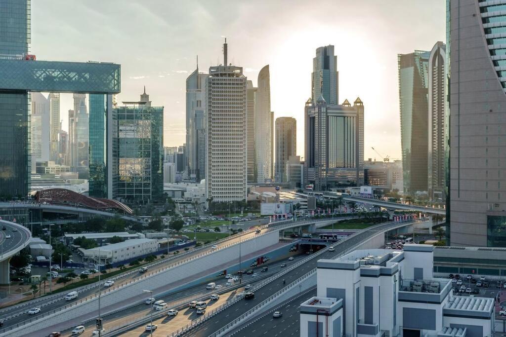 Apartment Alfa World Trade Centre 1br, Max Metro Station