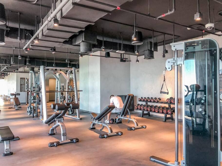 Alfa World Trade Centre 1br, Max Metro Station
