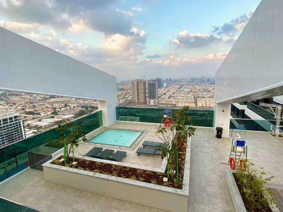 Apartment Alfa World Trade Centre 1br, Max Metro Station