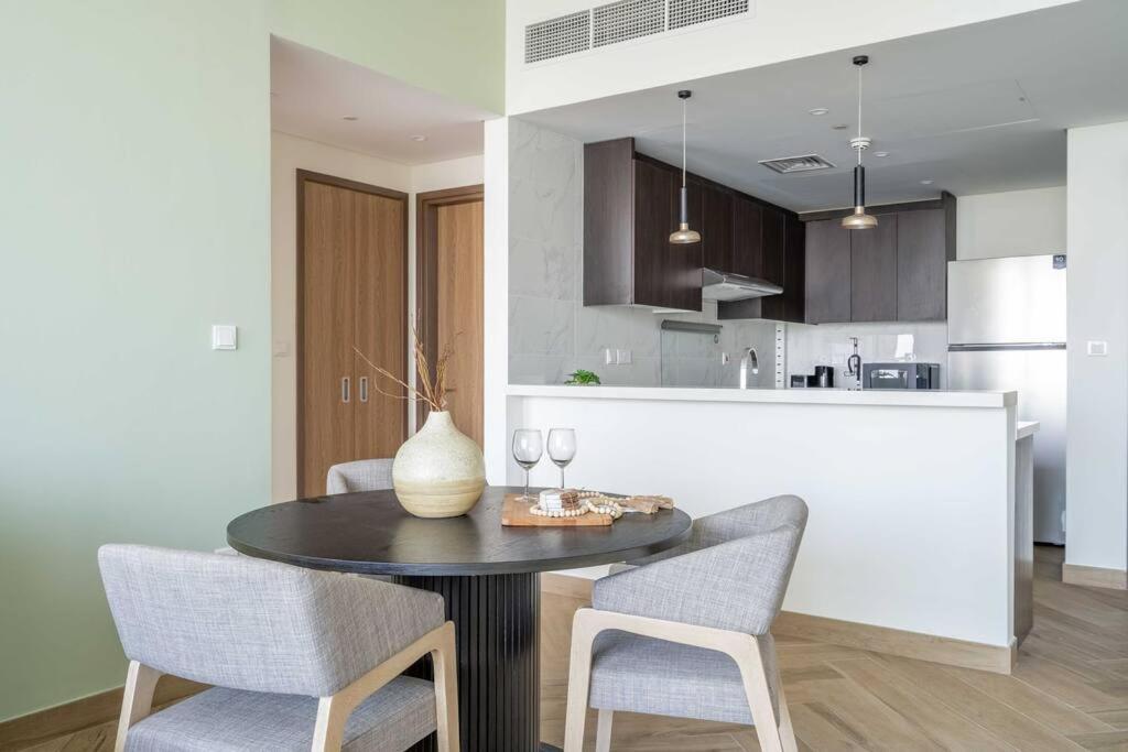 Alfa World Trade Centre 1br, Max Metro Station Dubai