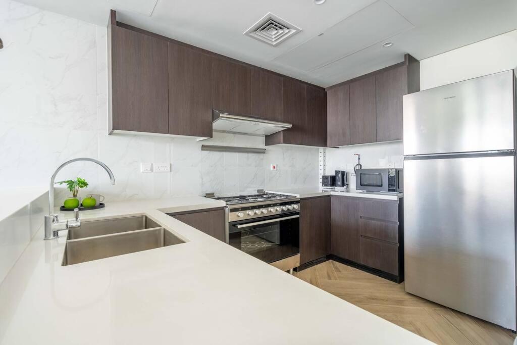 Alfa World Trade Centre 1br, Max Metro Station