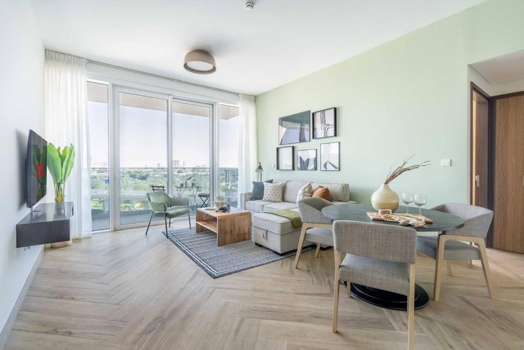 Alfa World Trade Centre 1br, Max Metro Station *
