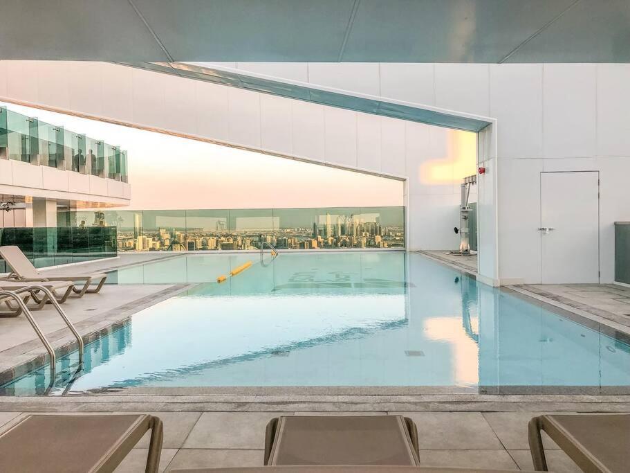 Alfa World Trade Centre 1br, Max Metro Station * Dubai