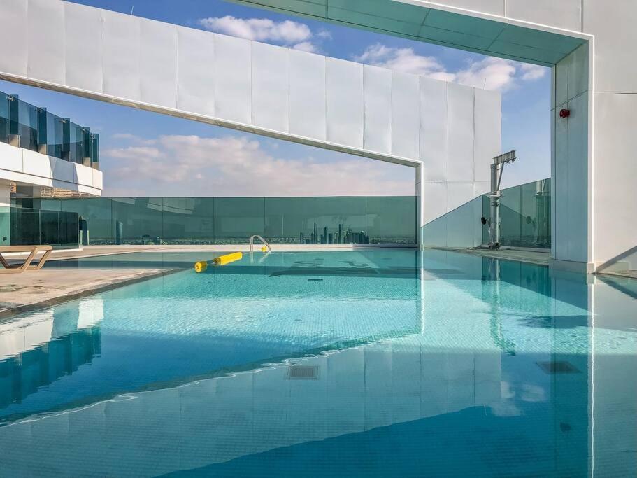 Alfa World Trade Centre 1br, Max Metro Station Apartment