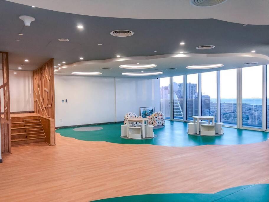 Alfa World Trade Centre 1br, Max Metro Station