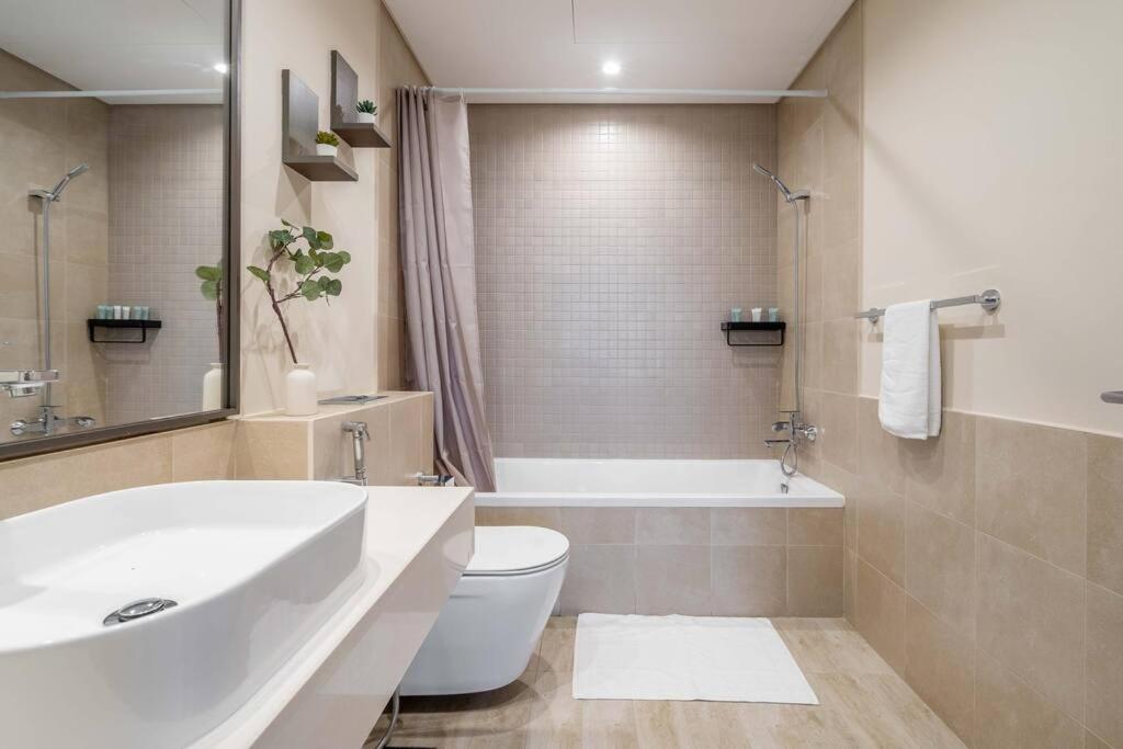 Alfa World Trade Centre 1br, Max Metro Station Apartment