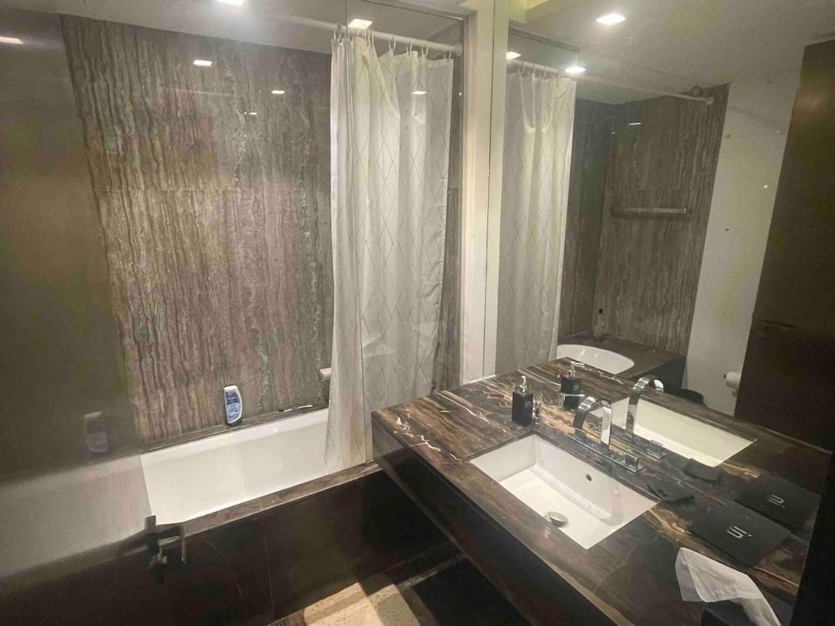 Apartment 1br Fendi Unit In Damac Heights On 65th Floor *