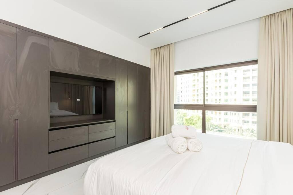 Palm Jumeirah Paradise- Luxury,unveiled Apartment *