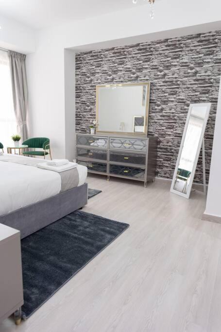 Apartment Shams Front Jbr By Happy Season *
