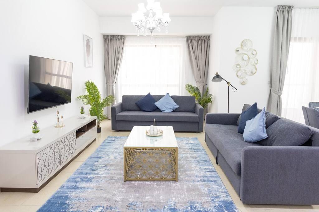 Apartment Shams Front Jbr By Happy Season