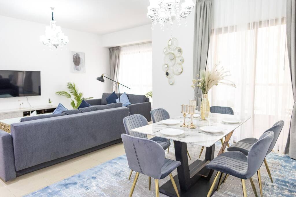 Apartment Shams Front Jbr By Happy Season