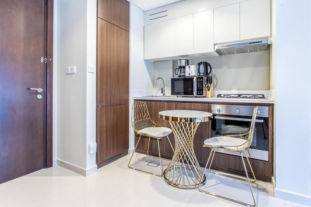 New 1 Bedroom With Canal View - Close To Downtown Apartment *