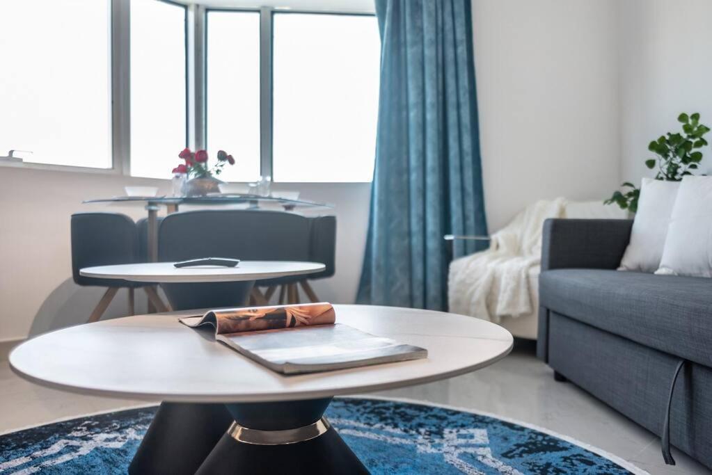 Premium 1bhk Near Metro Station Marina & Jbr Apartment *