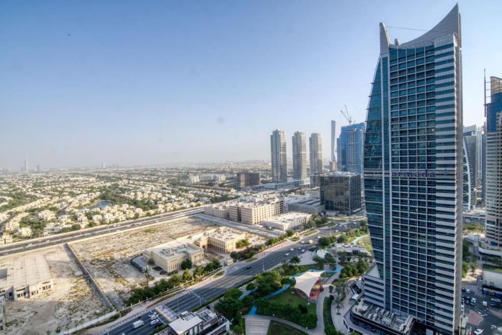 Premium 1bhk Near Metro Station Marina & Jbr Apartment