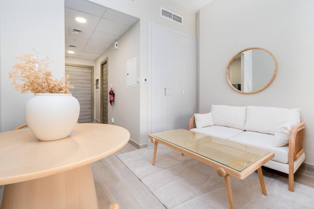 Bloom Heights: Pool, Gym & Wi-fi - Jvc - Apartment *