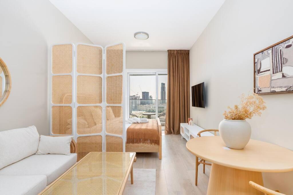 Apartment Bloom Heights: Pool, Gym & Wi-fi - Jvc - *