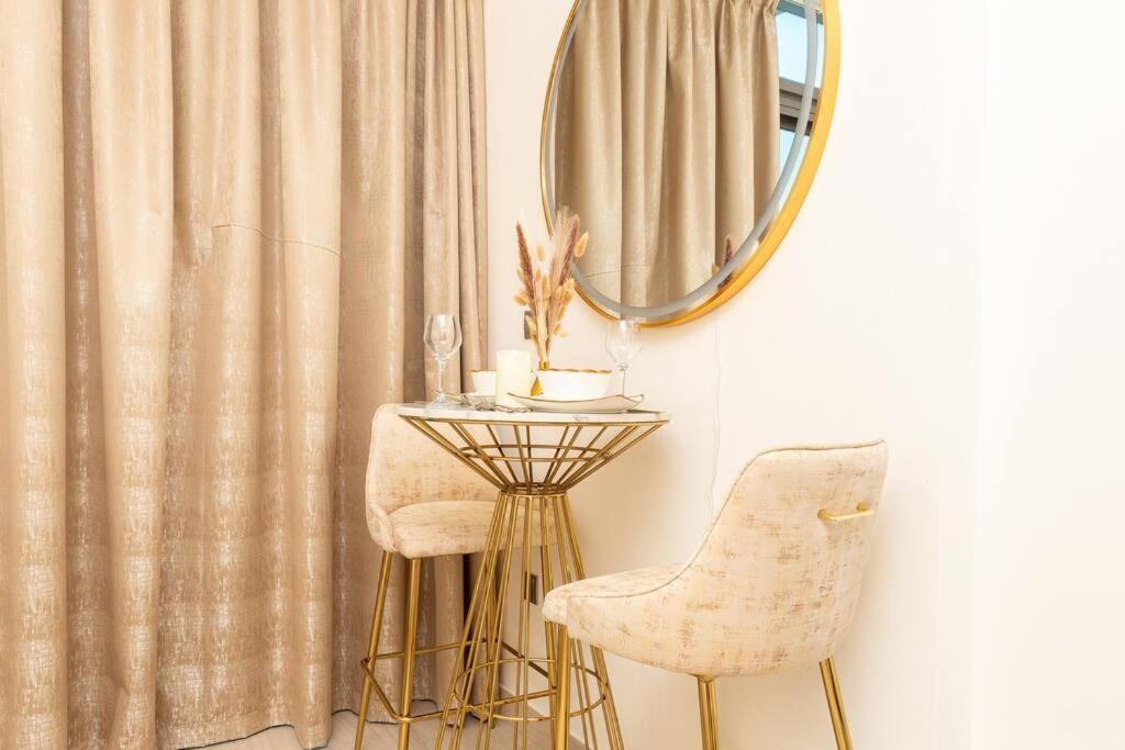 Apartment Contemporary Bright Studio Near Downtown Dubai