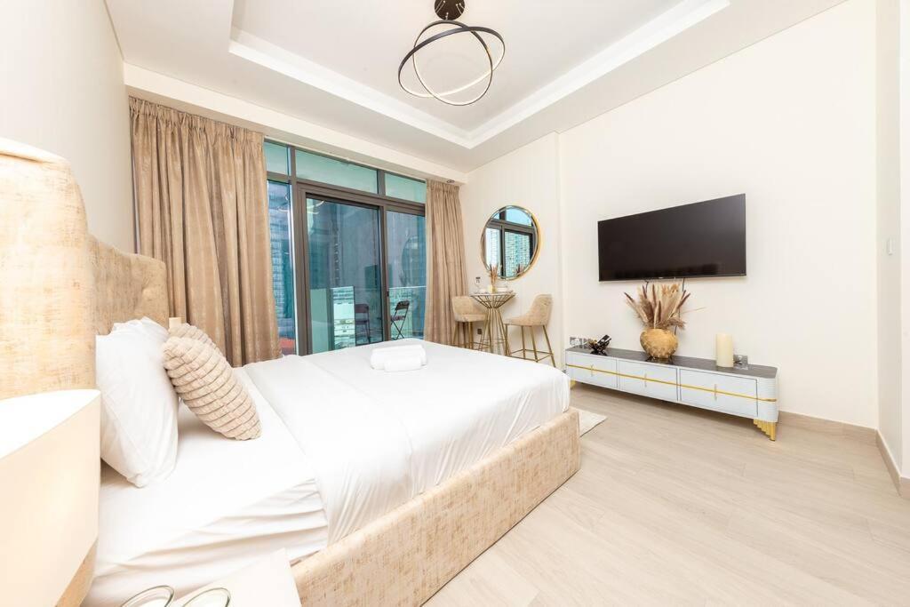 Contemporary Bright Studio Near Downtown * Dubai