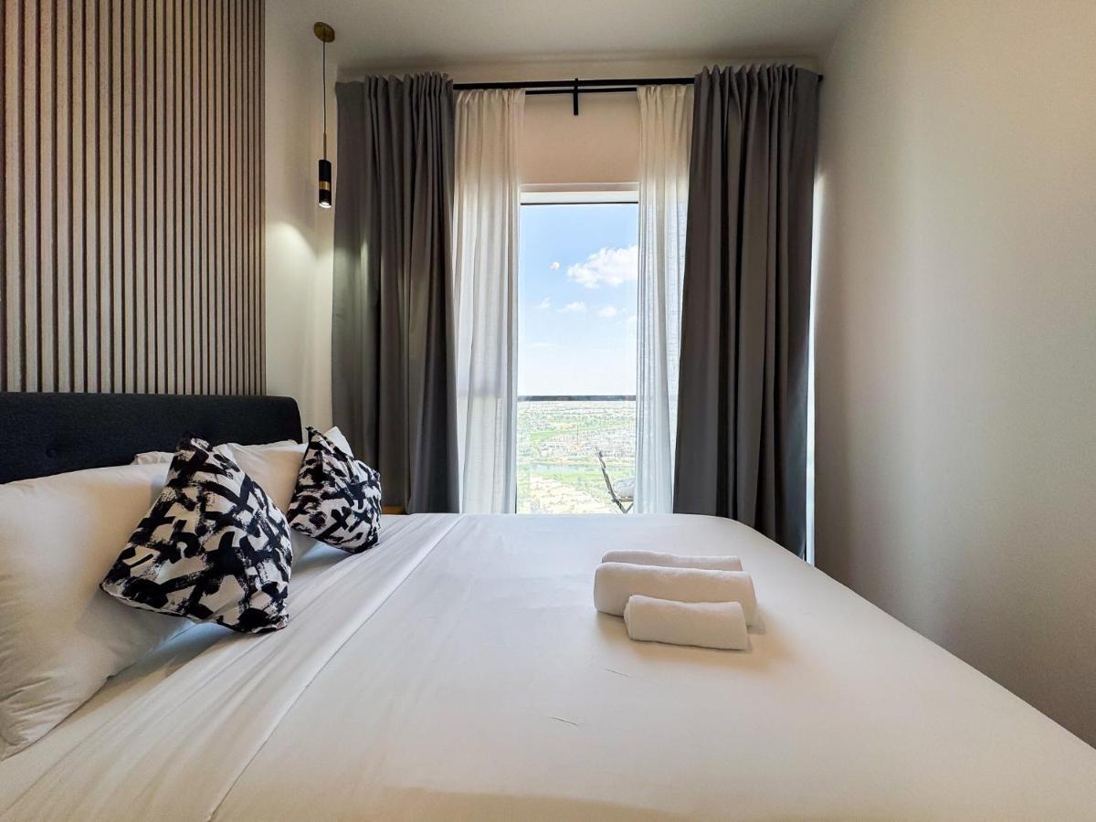 Beautiful 1br W/golf Views - Damac Hills Apartment *