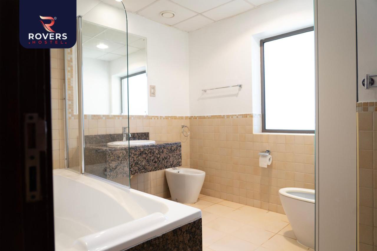 Rovers Beach Jbr Hostel *