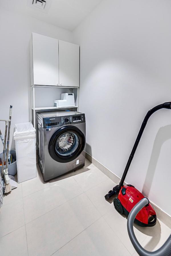Amazing 1 Bedroom In Port De La Near The Sea Dubai