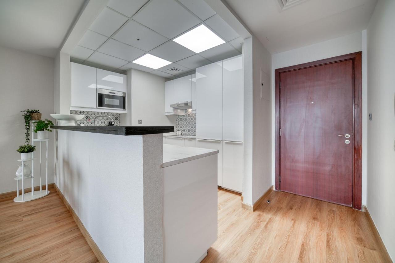 Rimal 3, Jumeirah - Mint Apartment