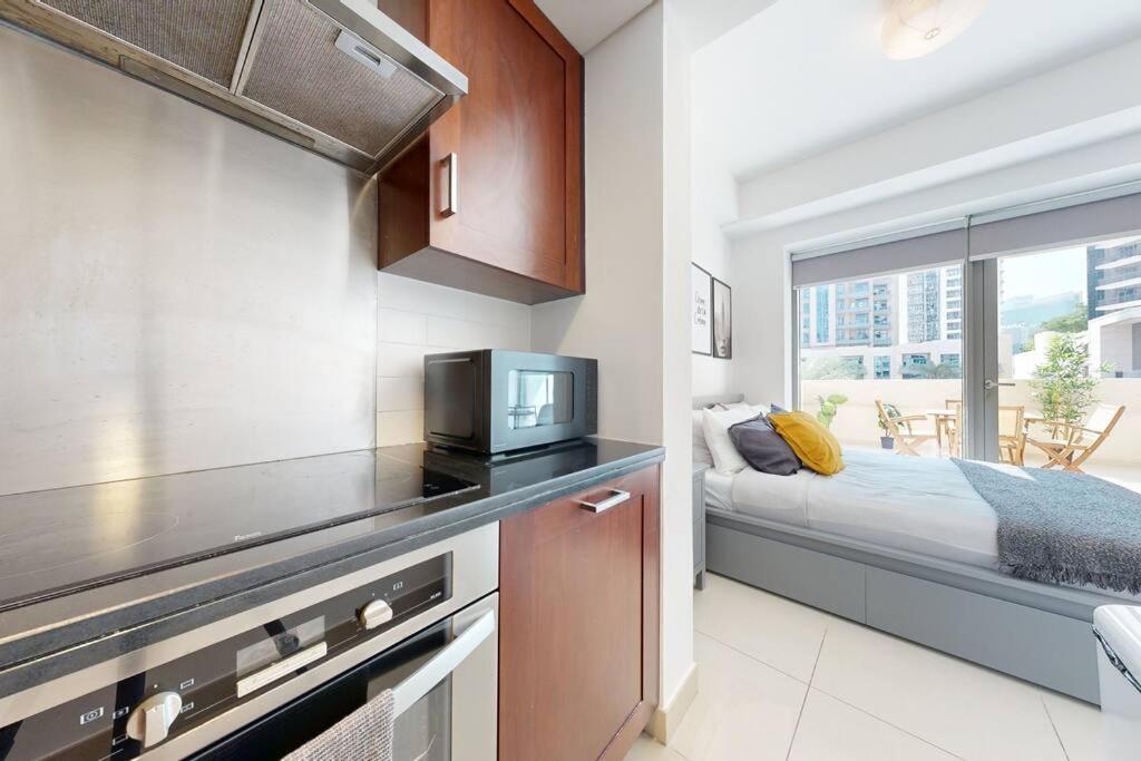 Apartment In Part Of Downtown With Amazing Pool Dubai