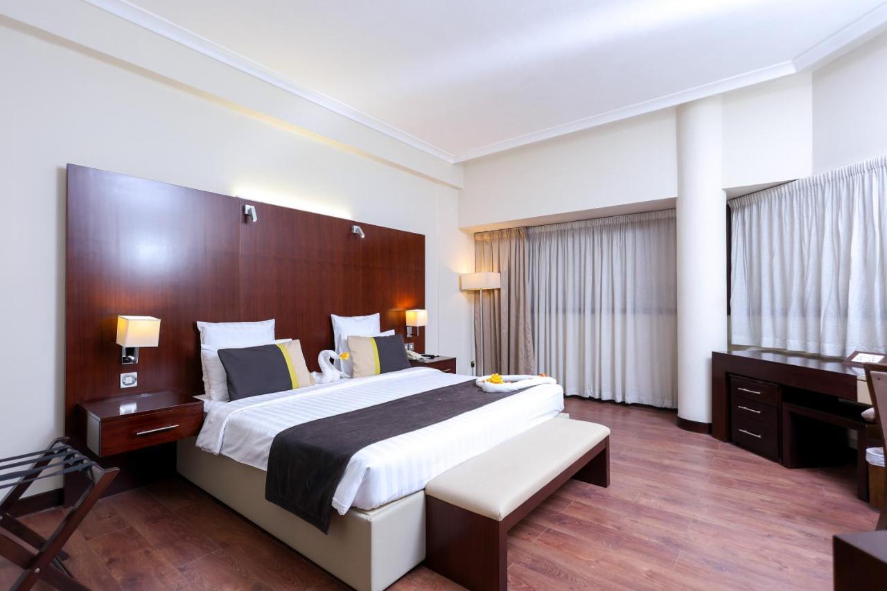 Aavri Otel 4*