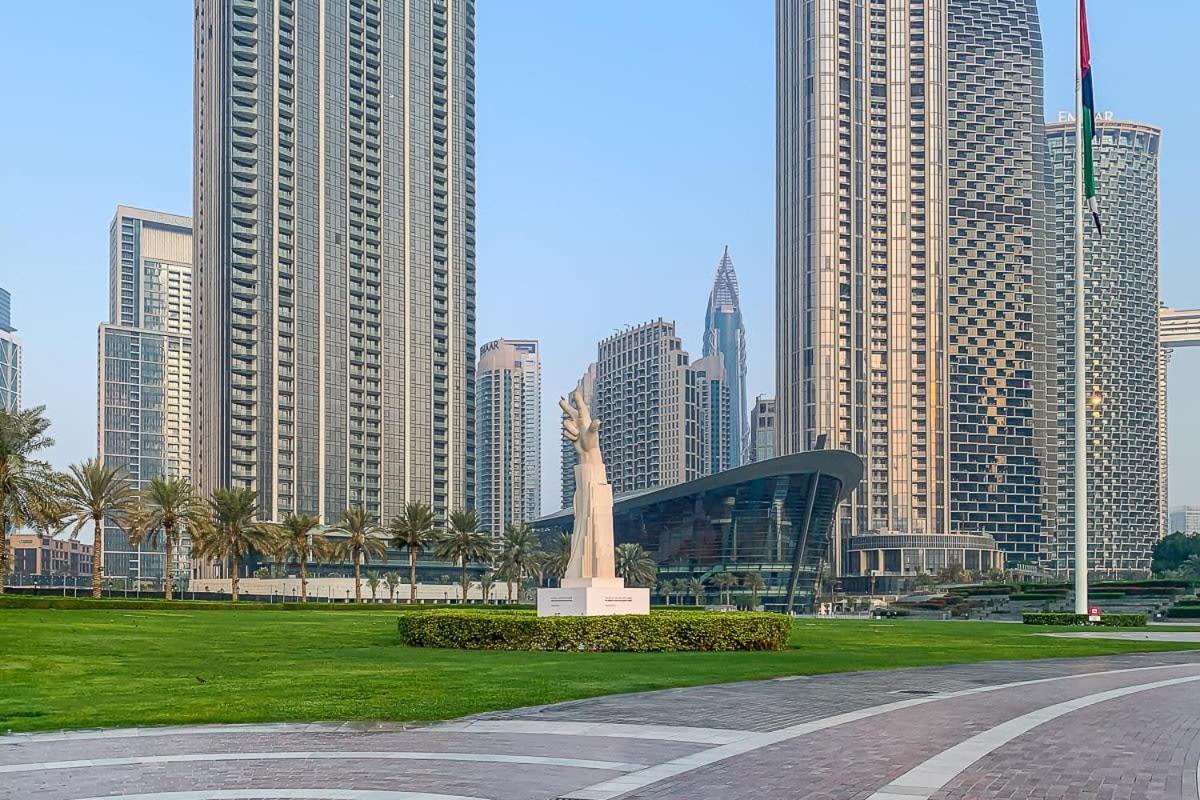 Frank Porter - Burj Vista 1 Apartment Dubai