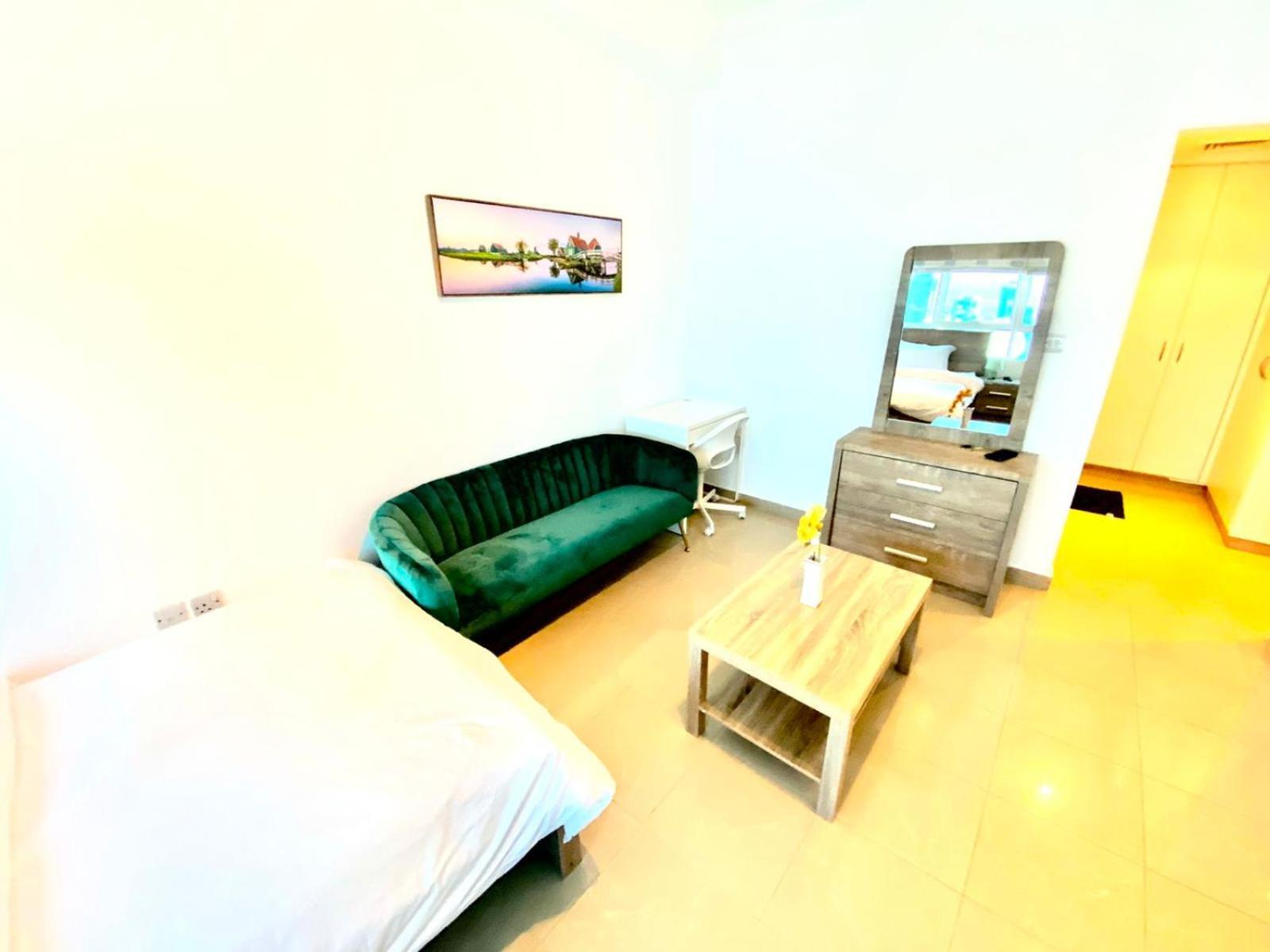 Privatunterkunft Marina Crown Tower For Girls *