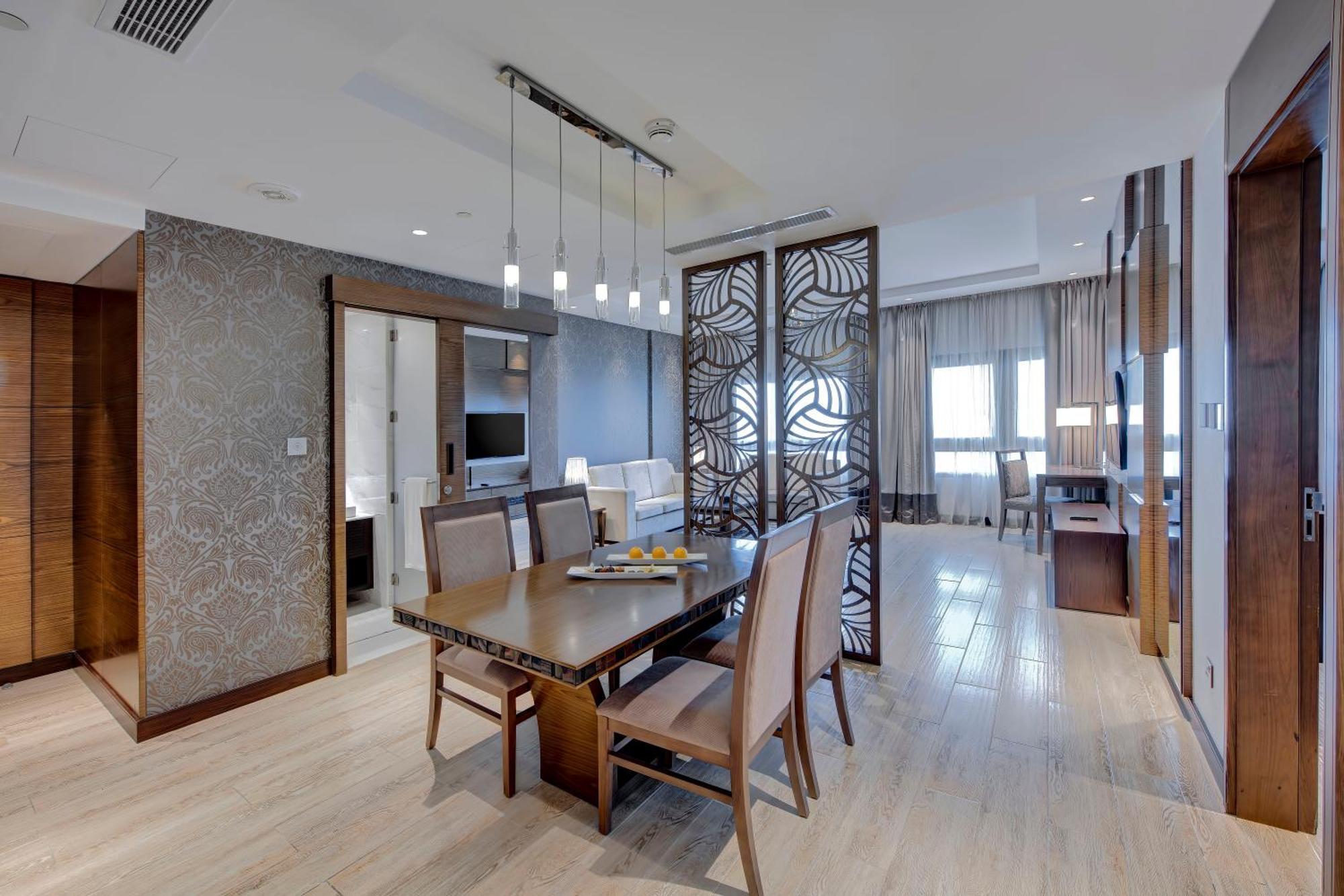 Metropolitan Hotel 4*