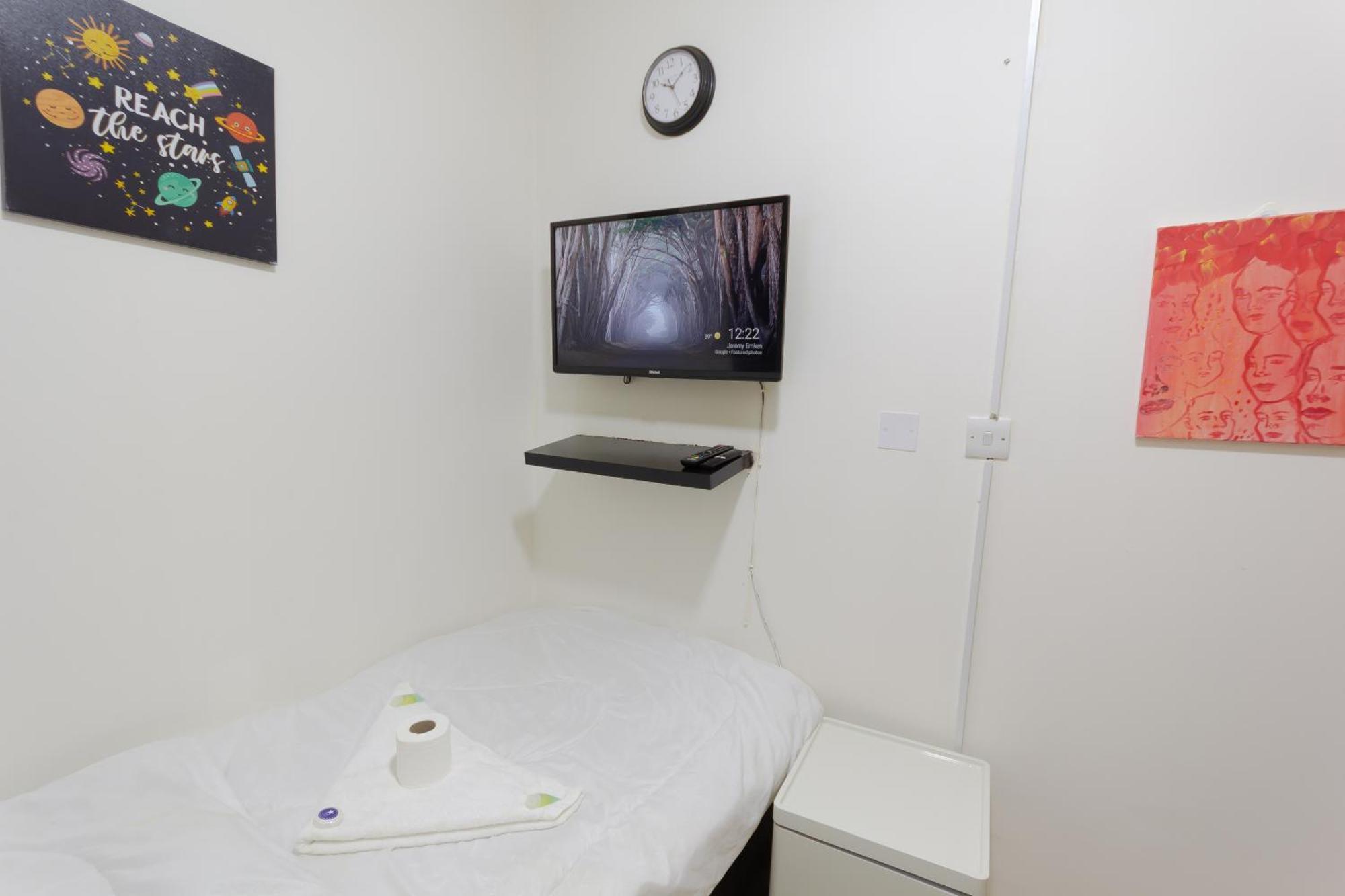 Budget With Private Bathroom For 'girls' Only In Dubai, Marina Apartment Dubai