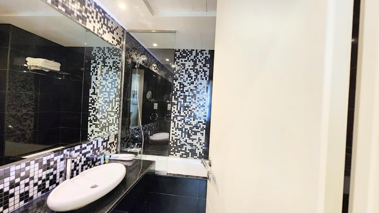 Apartment Damac - Bays Edge In Business Bay Dubai