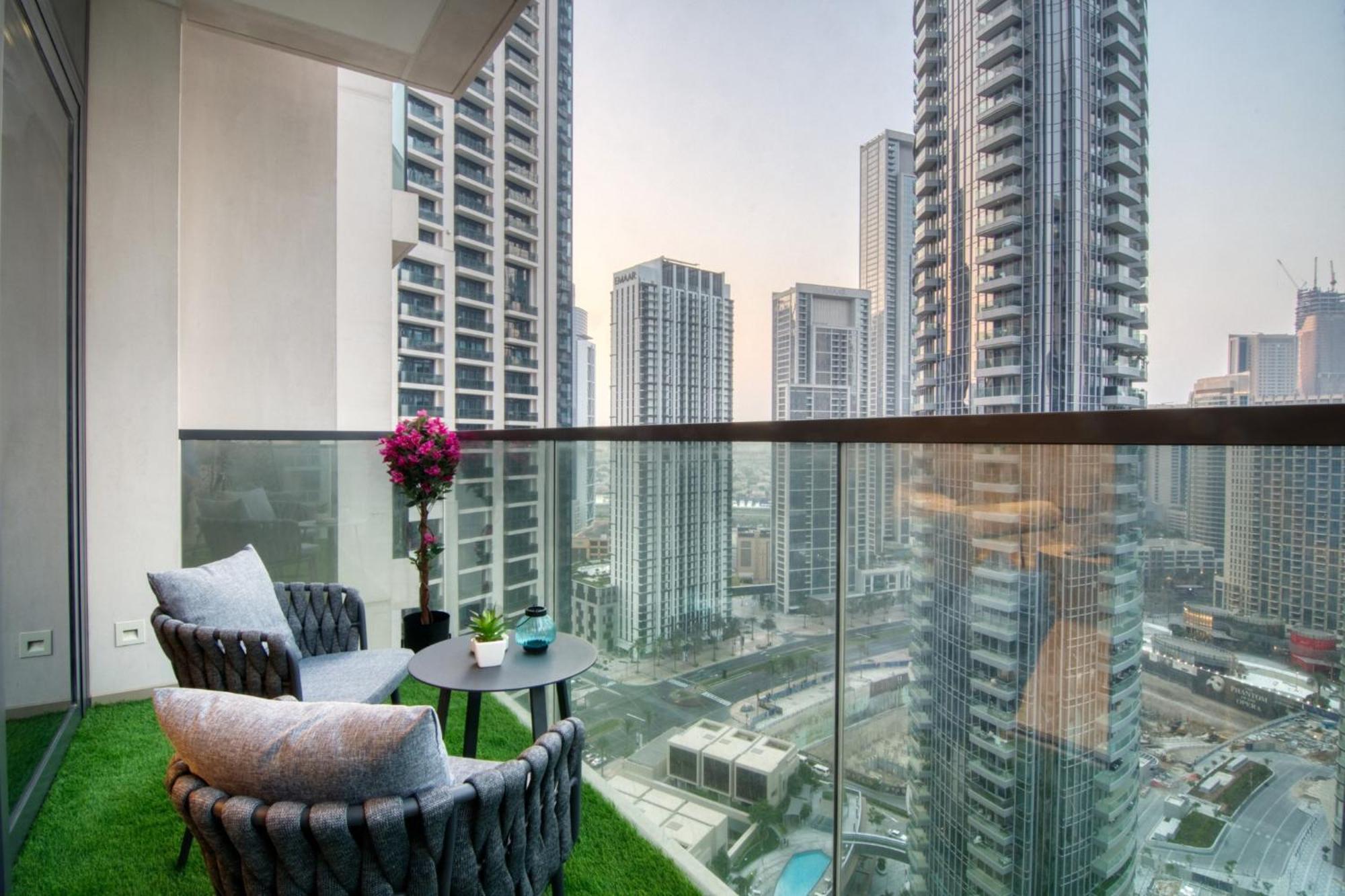 Spacious And Overlooking Burj & Fountains * Dubai