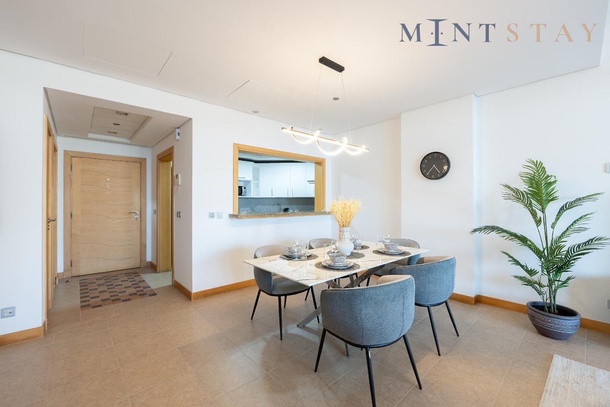 Shoreline 7, Palm Jumeirah - Mint * Dubai
