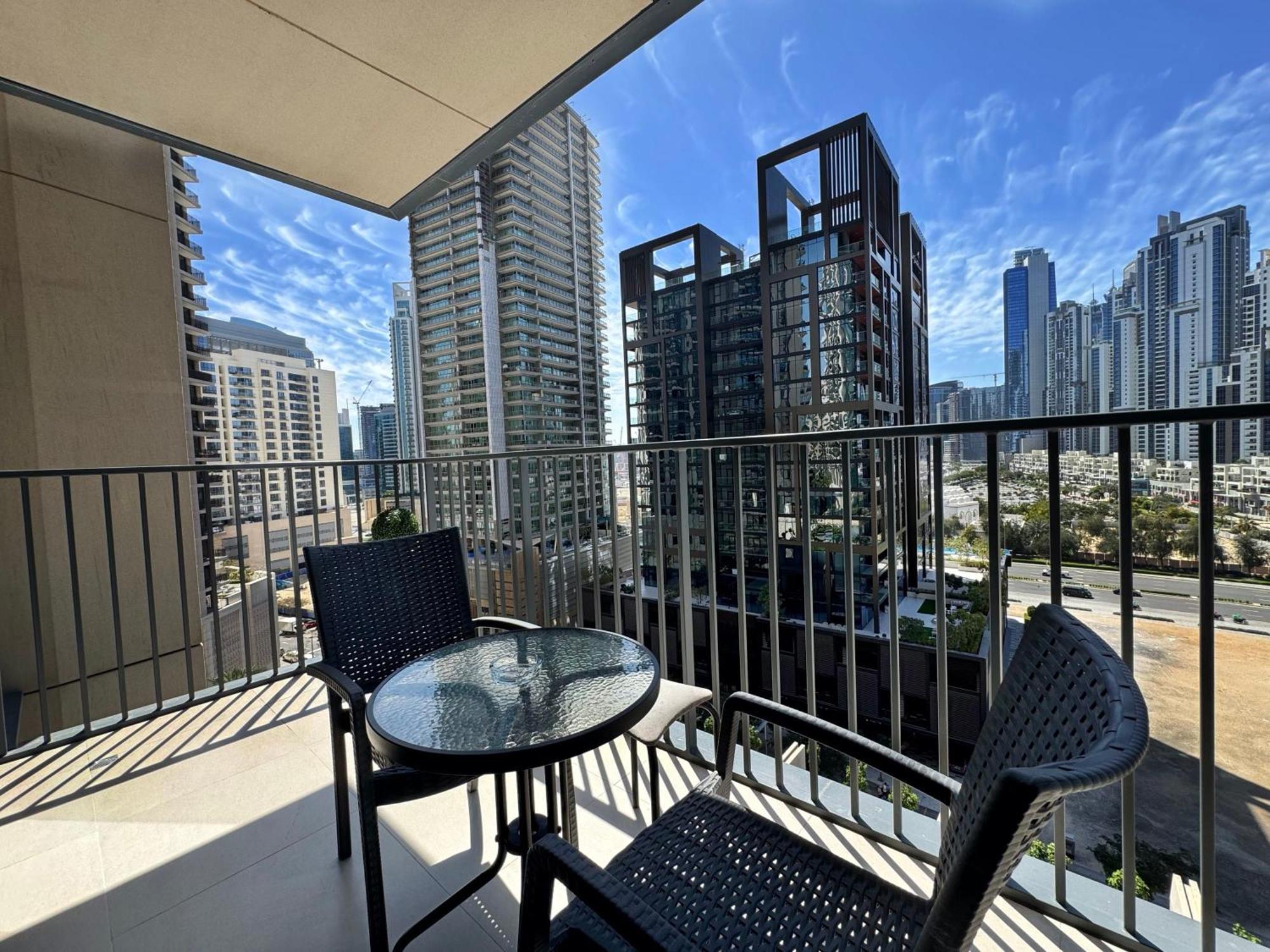 Spacious And Vibrant 1br In Boulevard Heights Dubai
