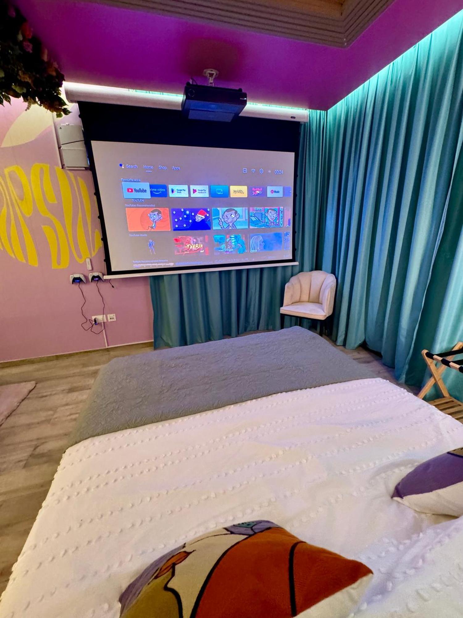 Daire Capsule Flora Business Bay View Burj Khalifa-pool Table-game Arcade-projector-playstation 5 *