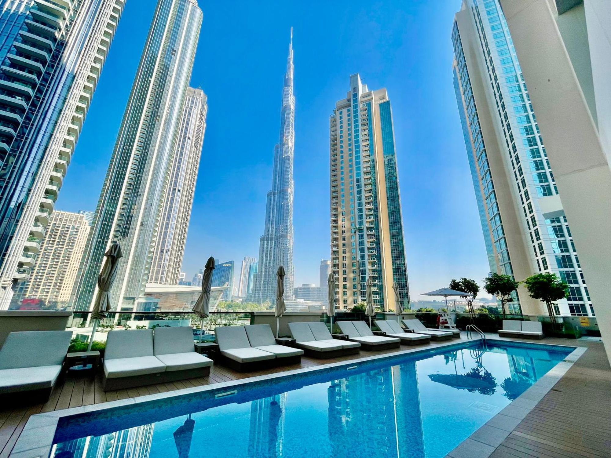 Chic Luxe 2br I High Floor L By Burj Khalifa & Mall I Pool L Gym Dubai