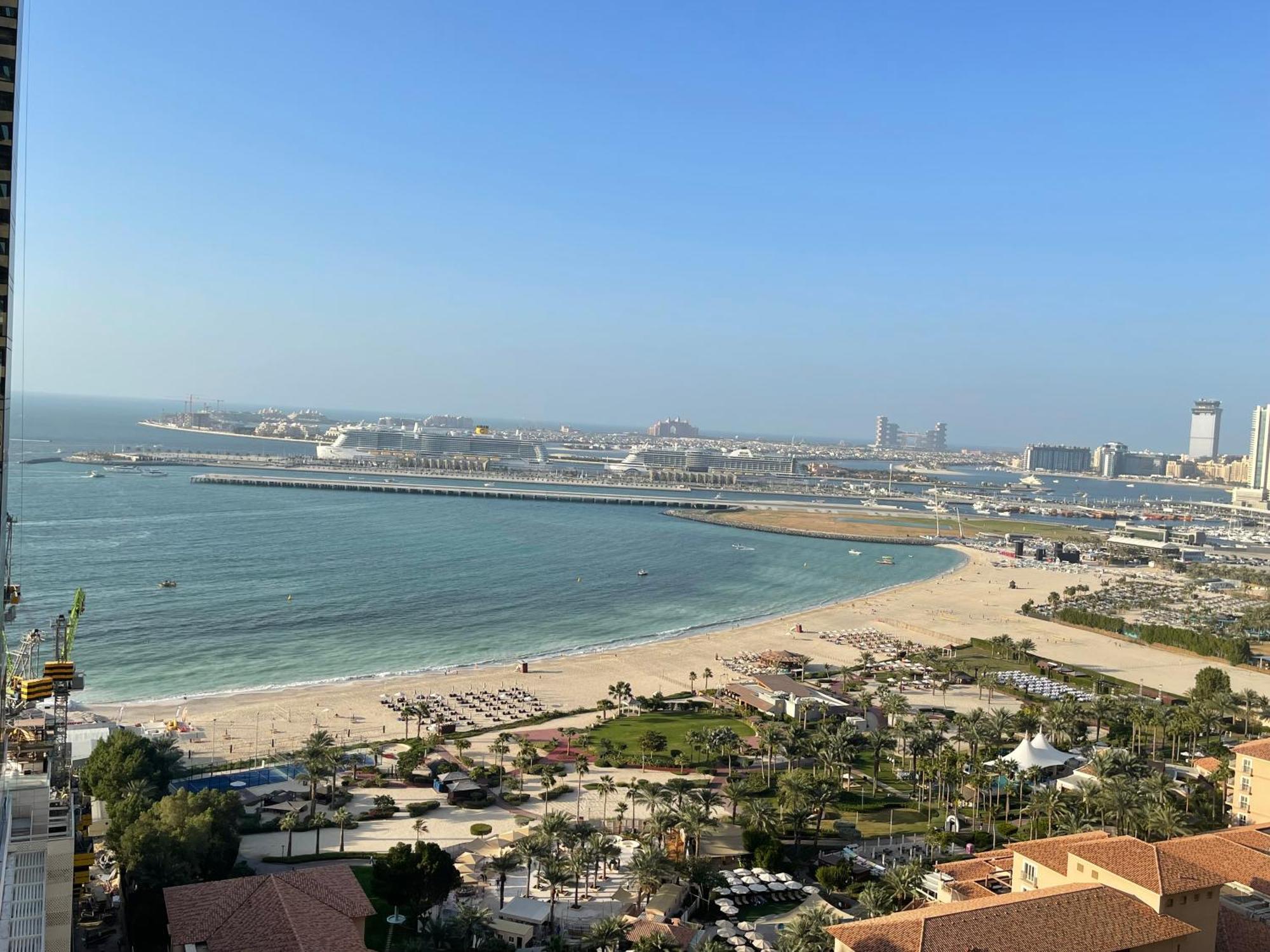 Seaview Beach Jbr - Walk To Beach - Gym - Pool - Metro Station Hostel
