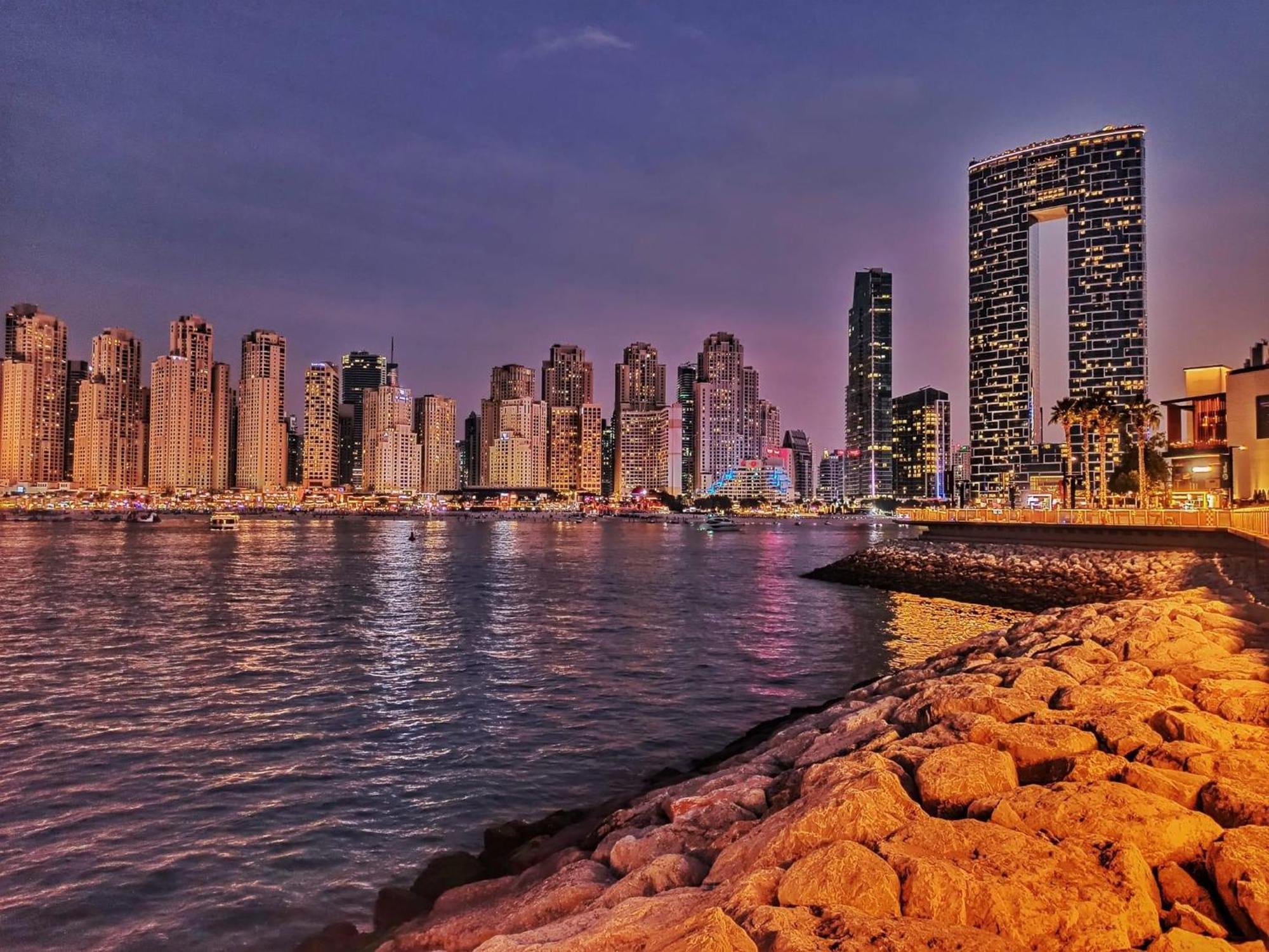 Hostel Seaview Beach Jbr - Walk To Beach - Gym - Pool - Metro Station