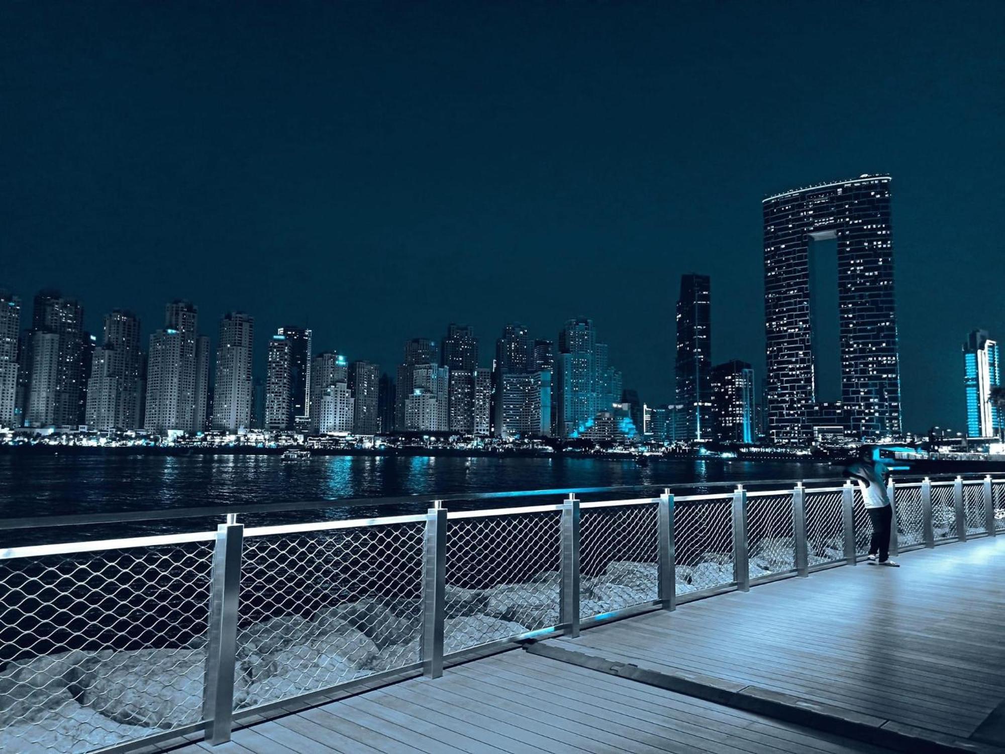 Seaview Beach Jbr - Walk To Beach - Gym - Pool - Metro Station *