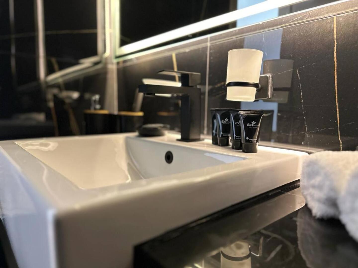 Apartment Modern & Smart 1bedroom In Jvc - Fully Furnished Dubai