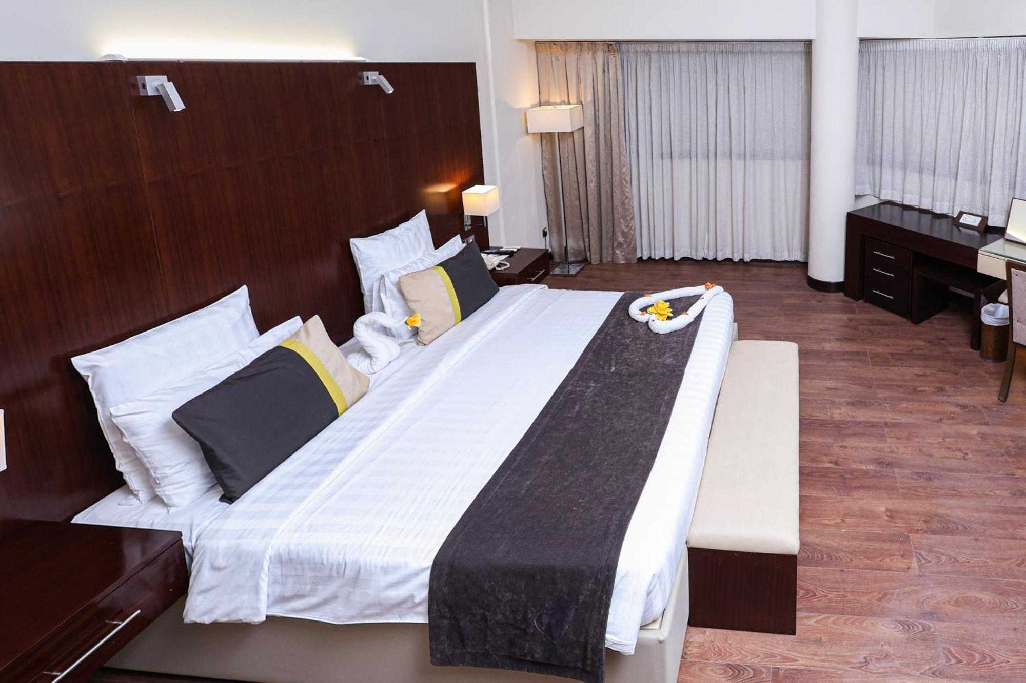 Aavri Otel 4*