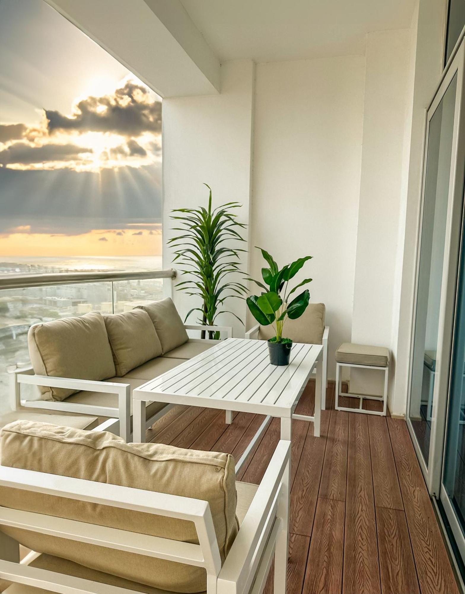 Luxurious 2 Bedroom With Iconic Marina & Arabian Sea View * Dubai